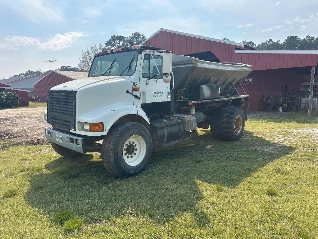 1996 International 8100 Equipment Image0