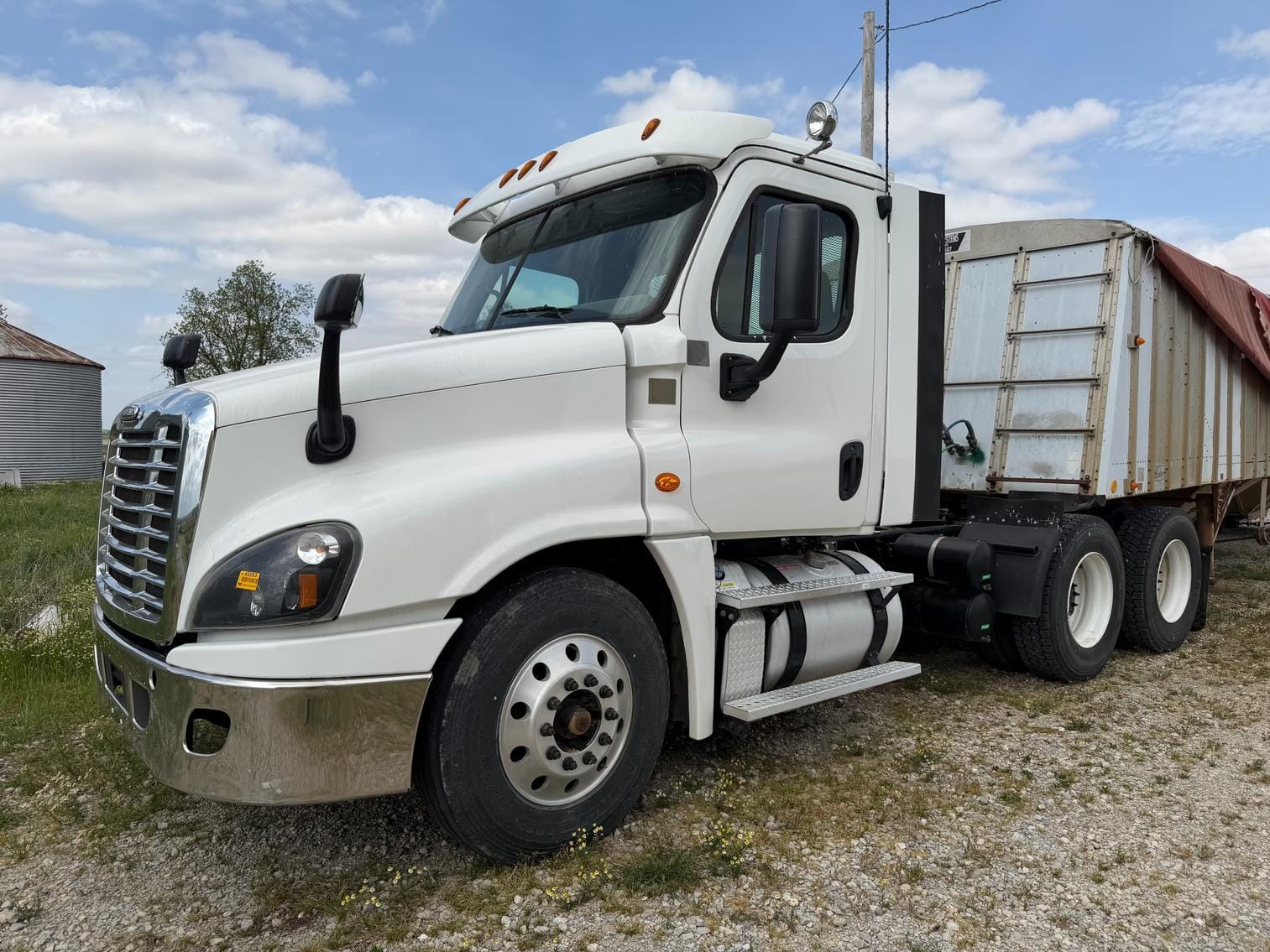 2016 Freightliner Cascadia Equipment Image0