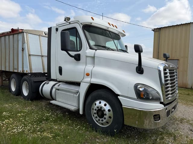 Image of Freightliner Cascadia equipment image 1