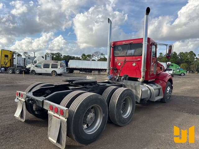 Image of Peterbilt 386 equipment image 4