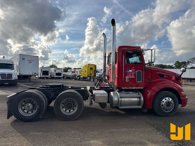 Image of Peterbilt 386 equipment image 3