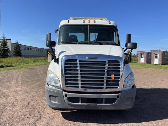 Image of Freightliner Cascadia equipment image 1