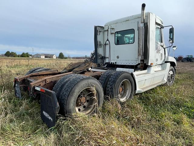 Image of Freightliner Century Class S/T equipment image 4