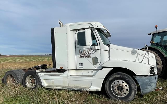 Image of Freightliner Century Class S/T equipment image 3