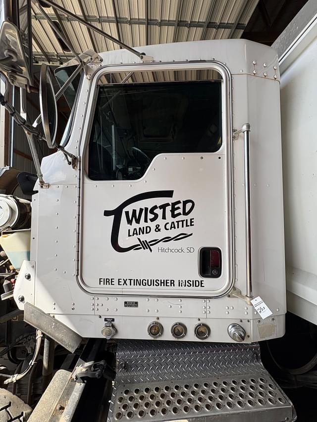 Image of Kenworth T800 equipment image 4