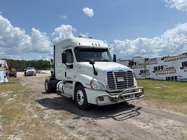 Image of Freightliner Cascadia equipment image 2
