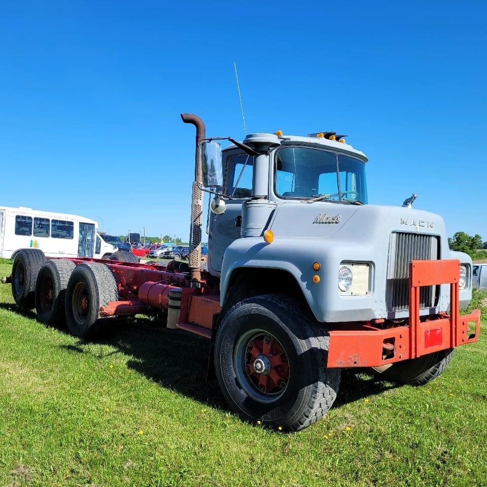 Main image Mack DM487S