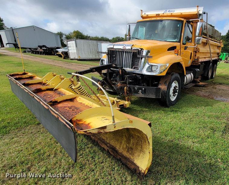 Main image International 7400