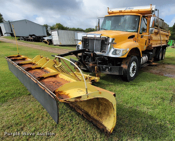 Main image International 7400