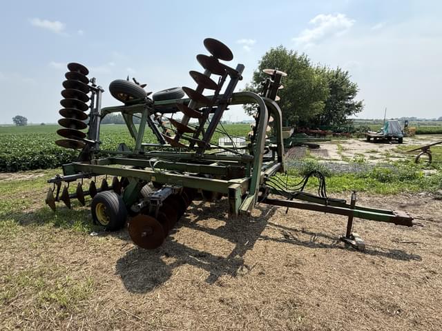 Image of John Deere 235 equipment image 2