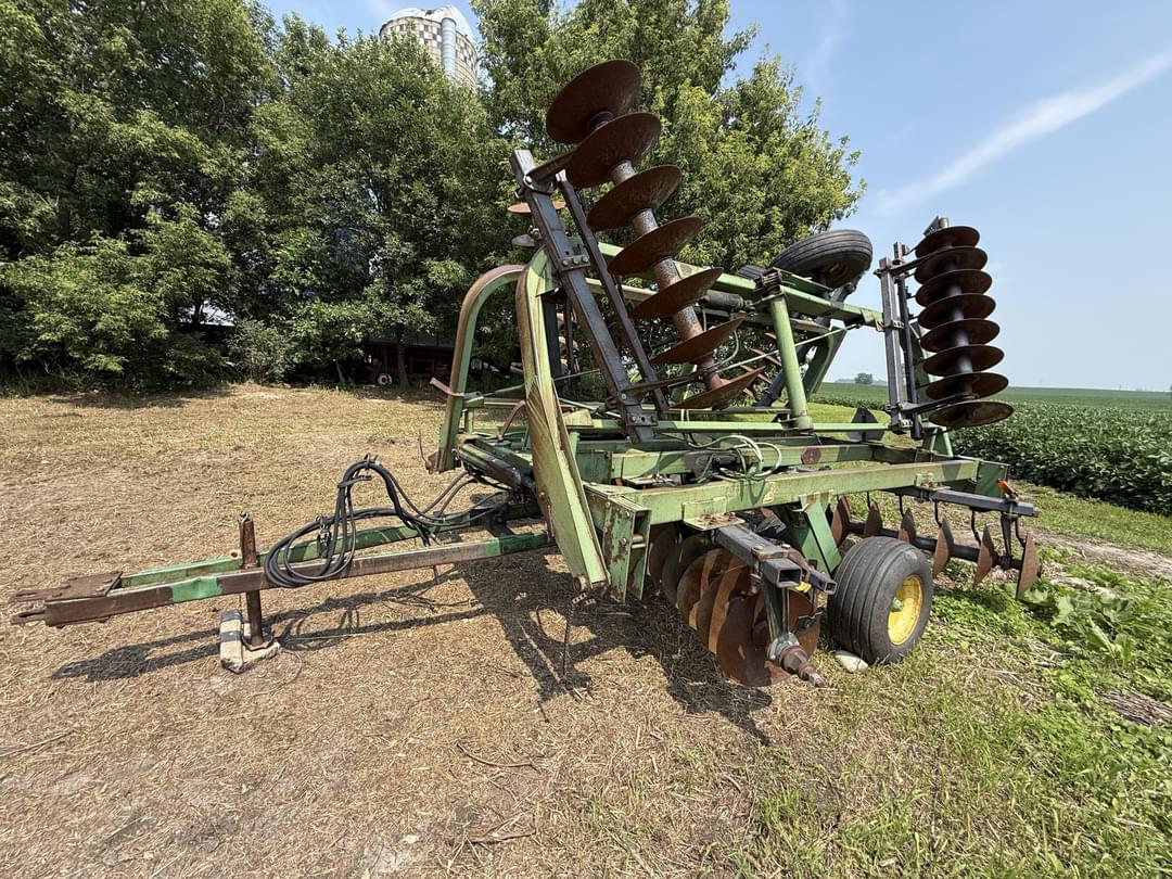 Image of John Deere 235 Primary image