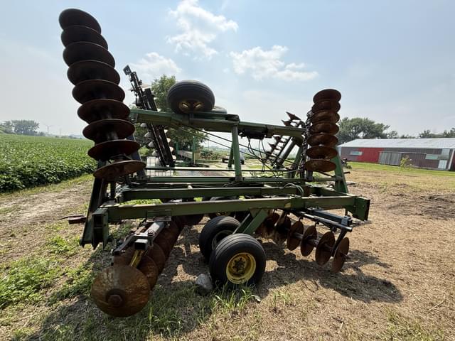 Image of John Deere 235 equipment image 4