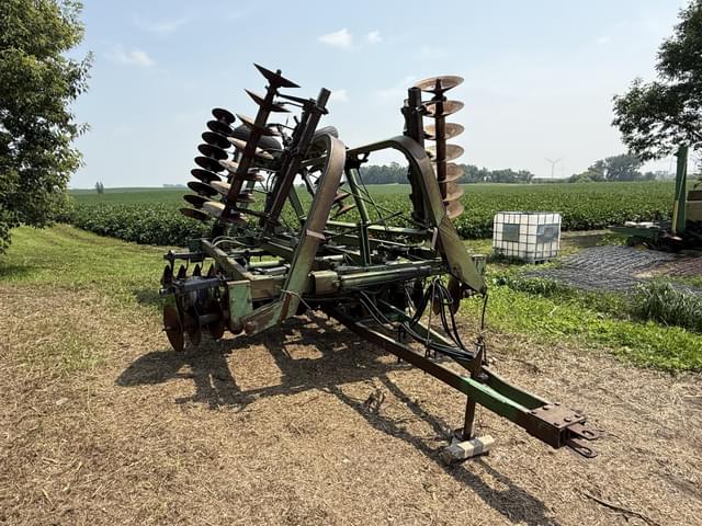 Image of John Deere 235 equipment image 1