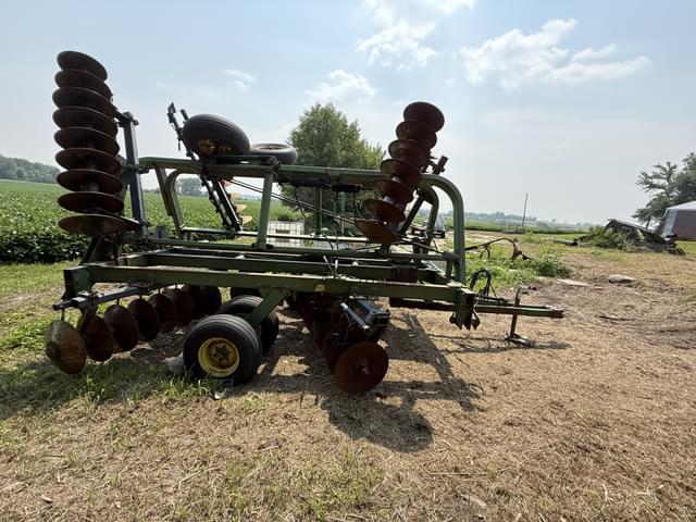 Image of John Deere 235 equipment image 3