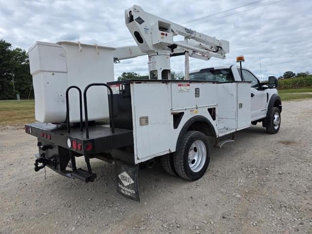 Image of Ford F-550 equipment image 3