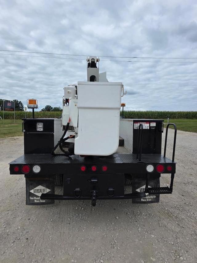 Image of Ford F-550 equipment image 4