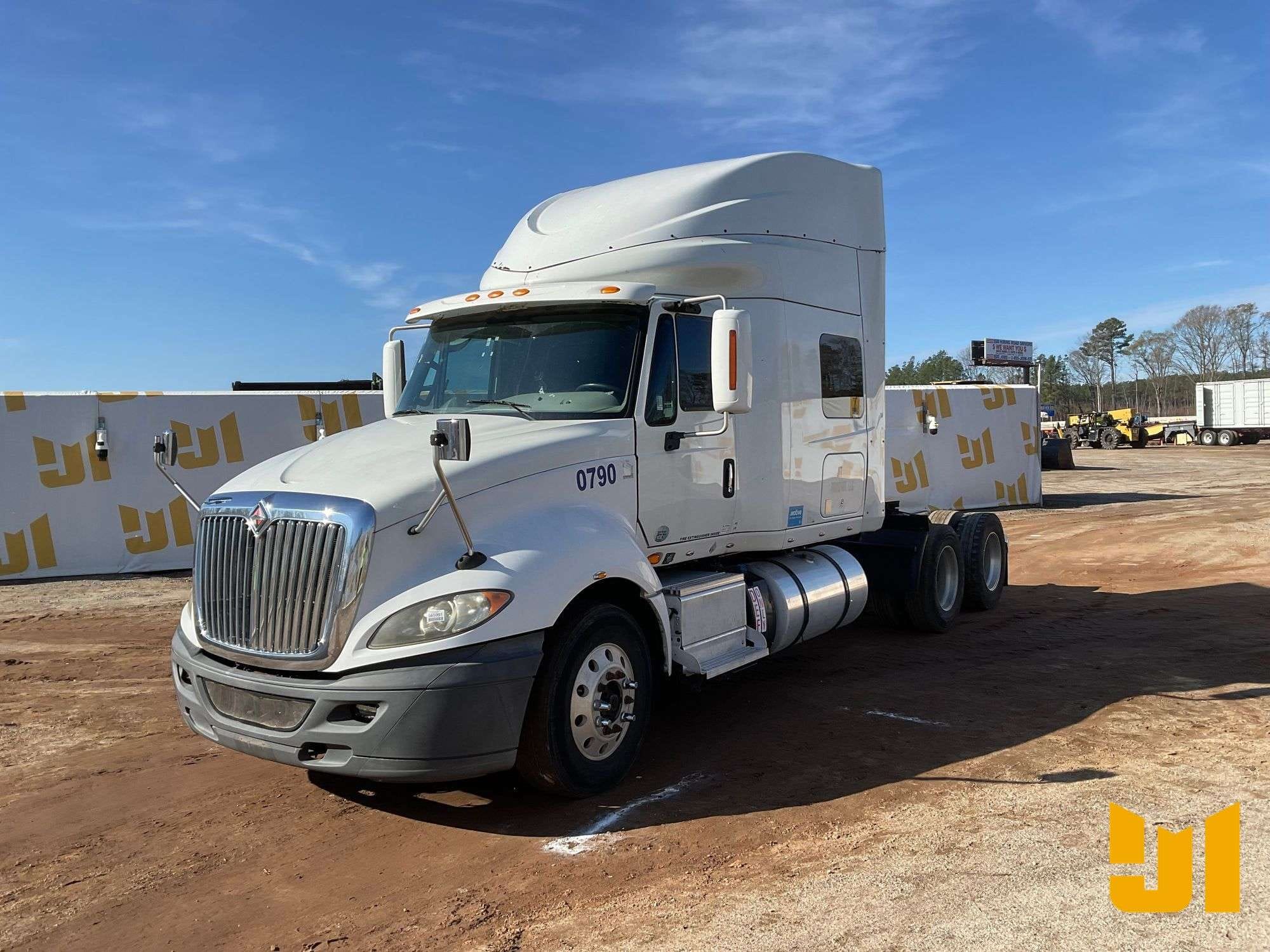 2015 International LF687 Equipment Image0