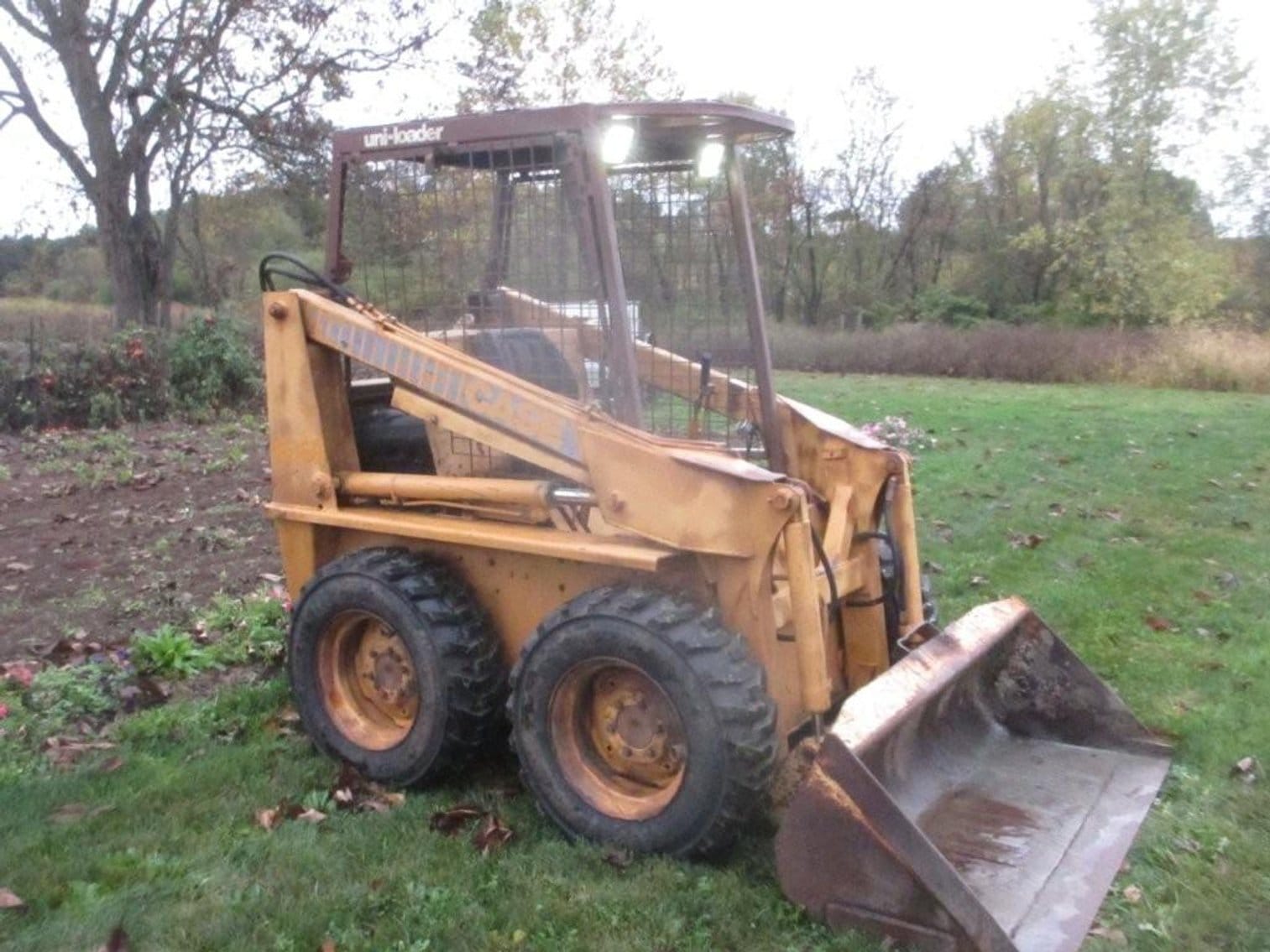 Case 1835B Equipment Image0