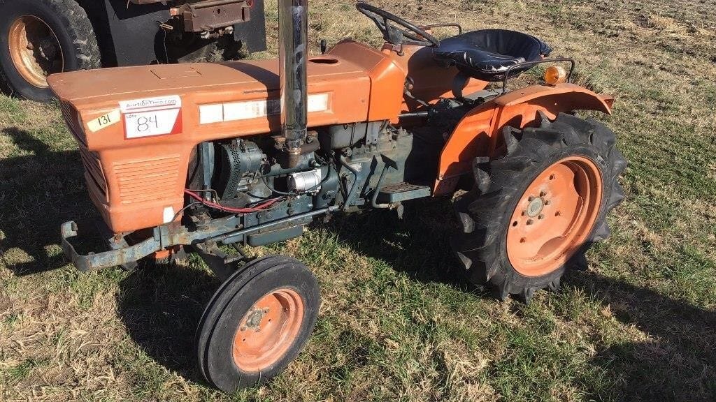 Kubota L2201 Equipment Image0