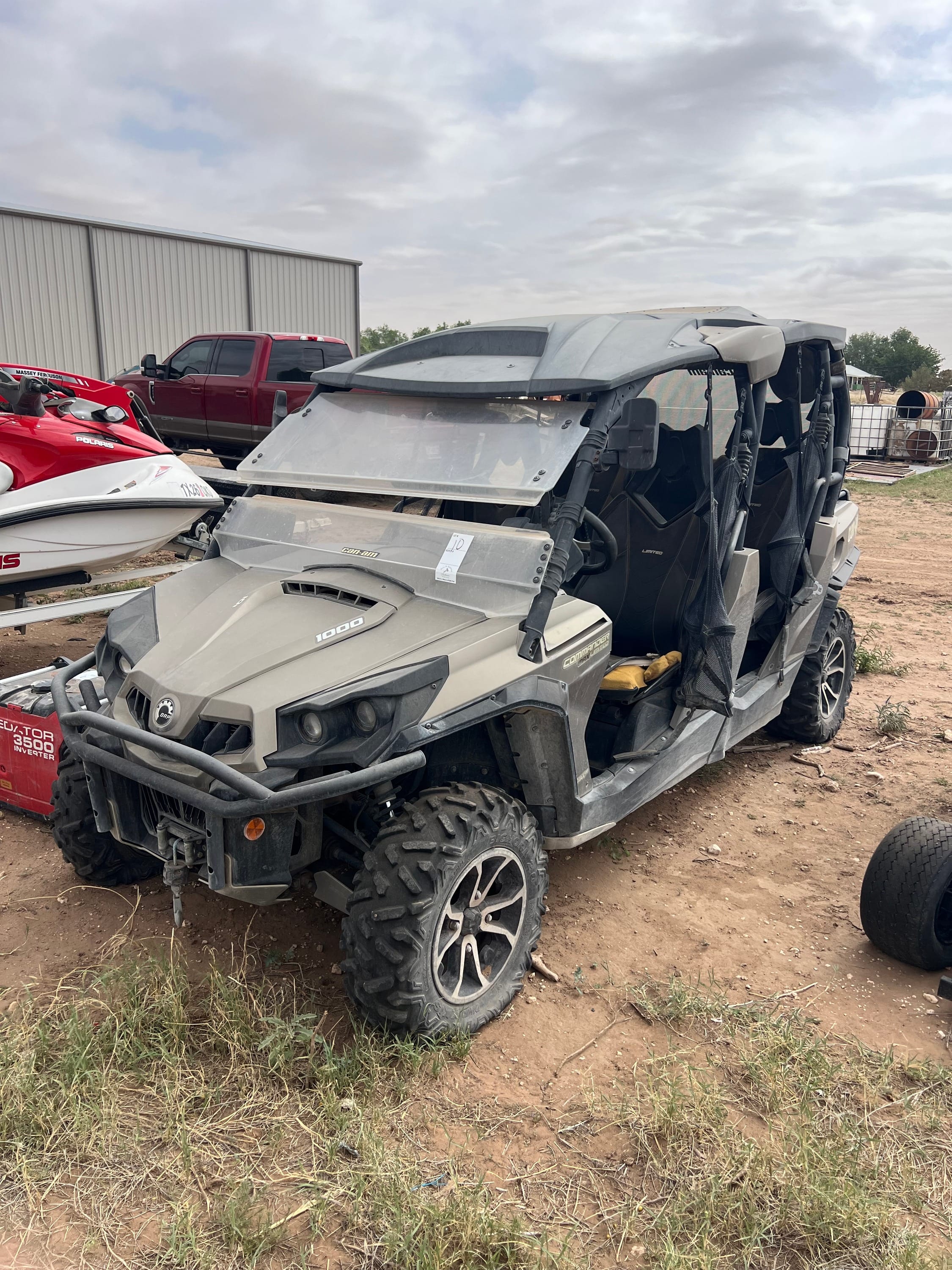 Can-Am Commander 1000 Equipment Image0