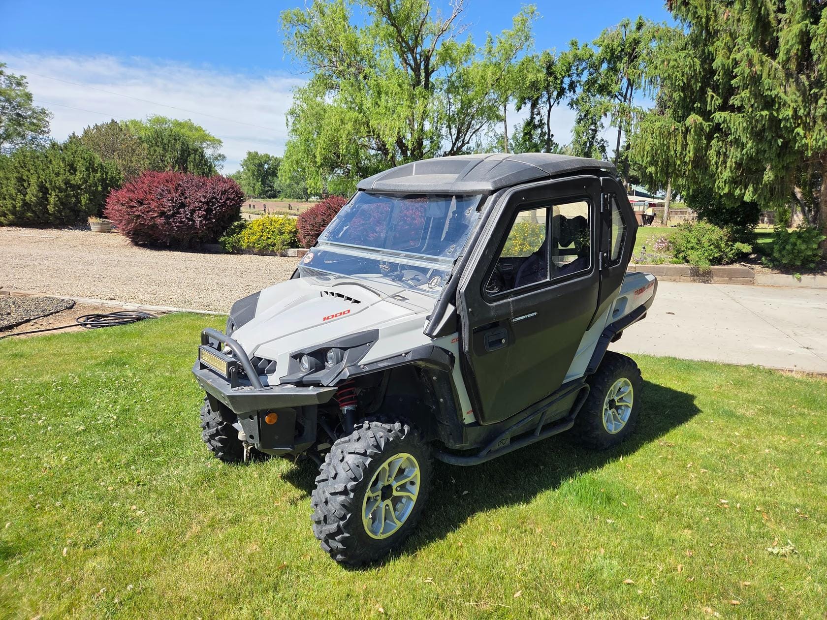 Can-Am Commander 1000 Equipment Image0