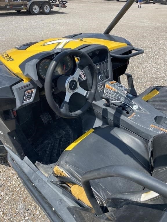 Image of Can-Am Commander equipment image 4