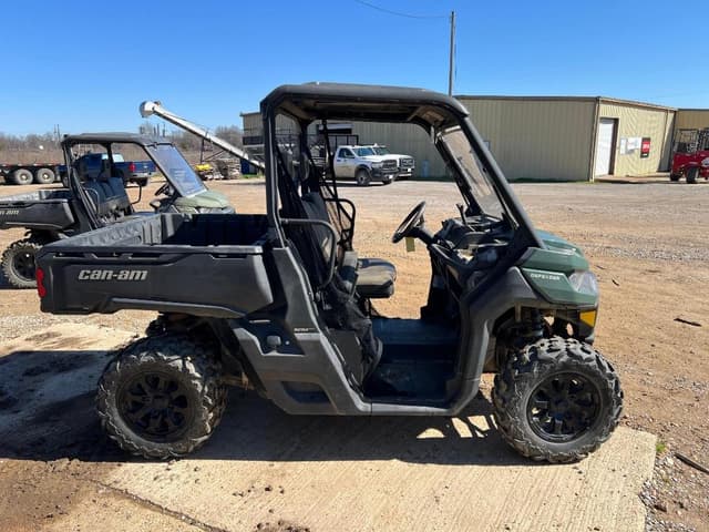 Image of Can-Am Defender equipment image 3