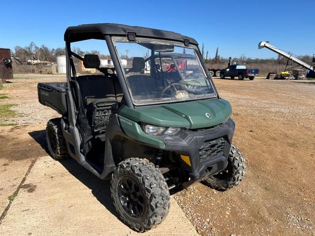 Image of Can-Am Defender equipment image 2