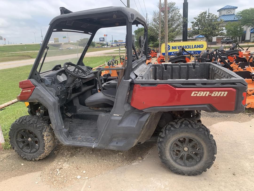 Image of Can-Am Defender HD10 Image 1