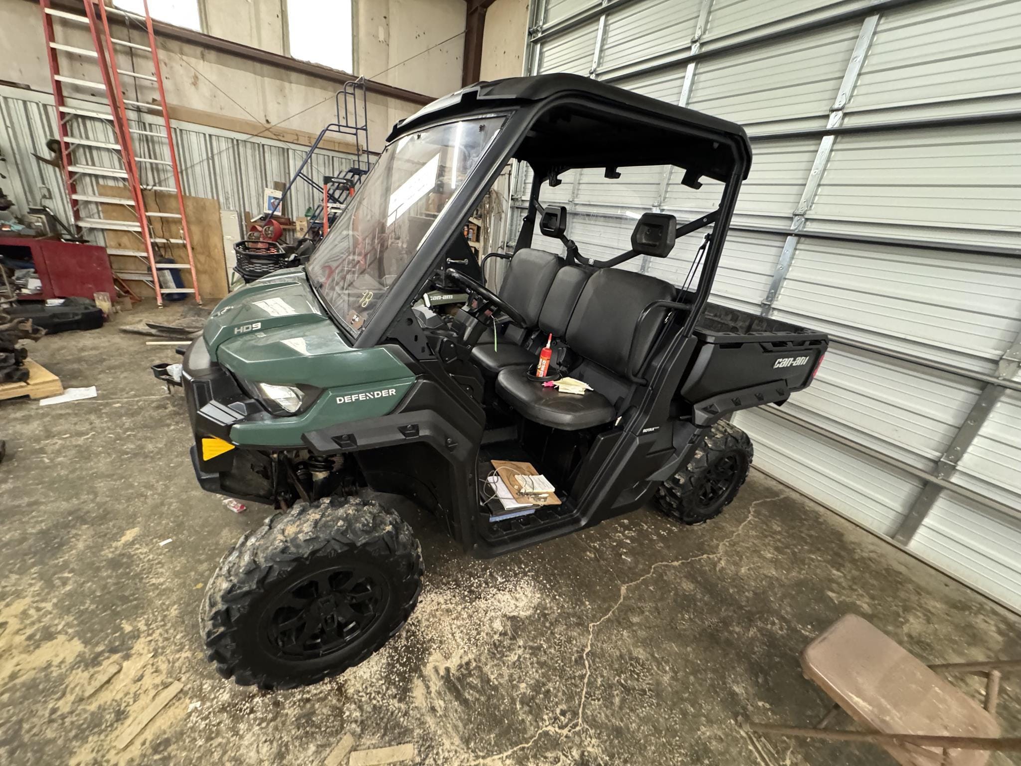 Can-Am Defender HD9 Equipment Image0
