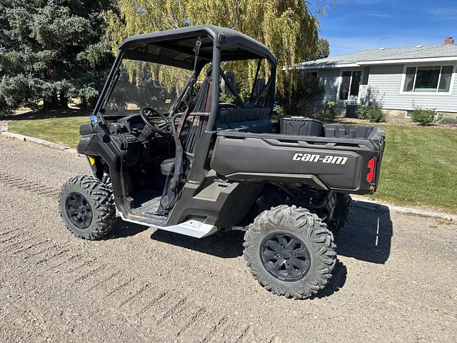 Image of Can-Am Defender XT HD10 equipment image 1