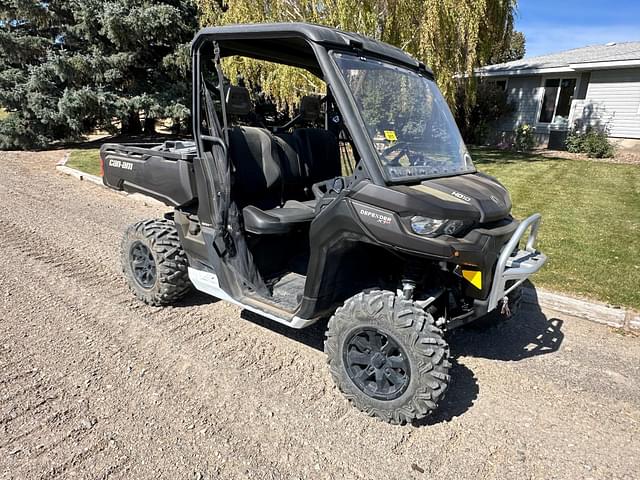 Image of Can-Am Defender XT HD10 equipment image 2