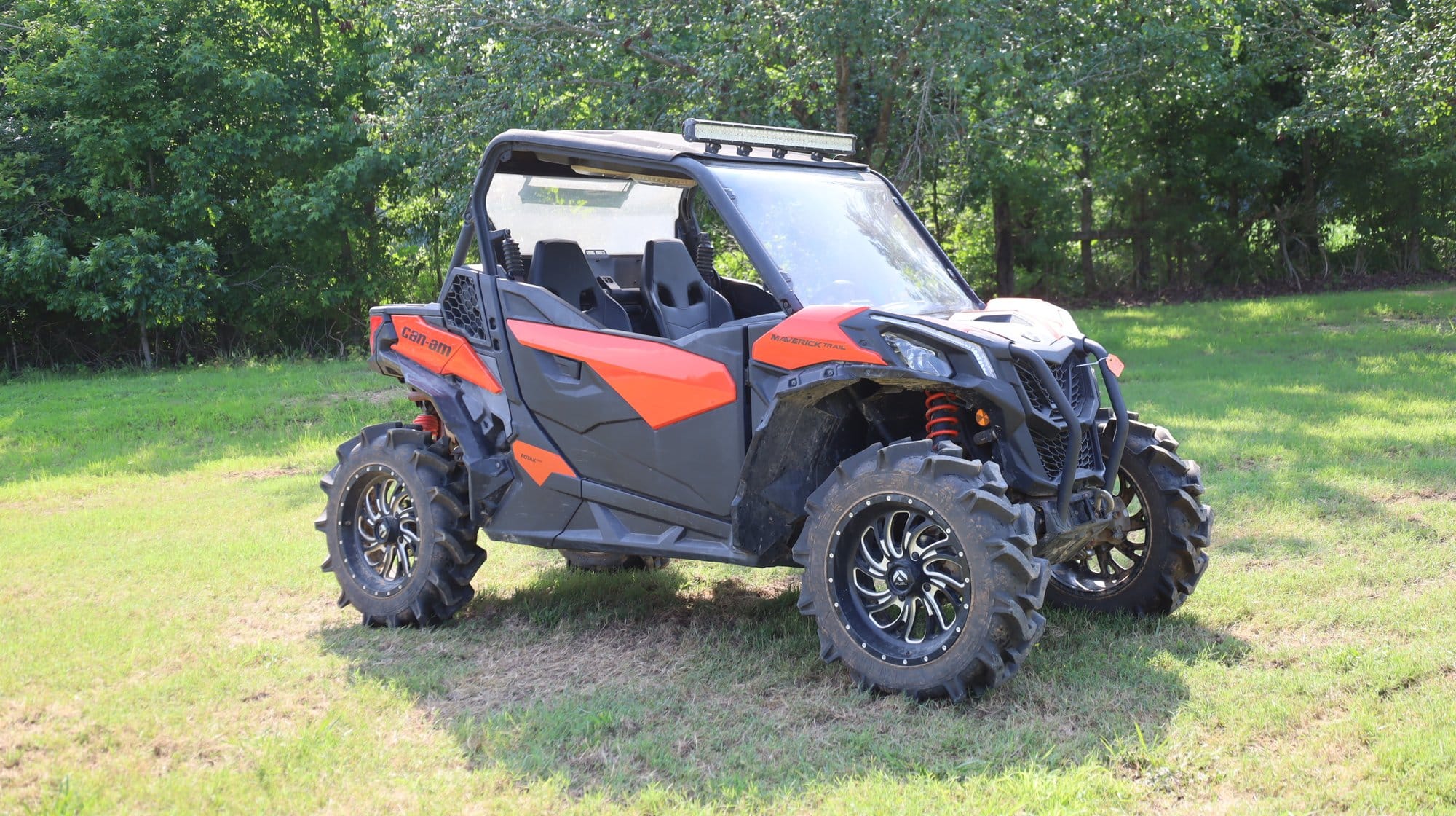 Can-Am Maverick 1000 Equipment Image0