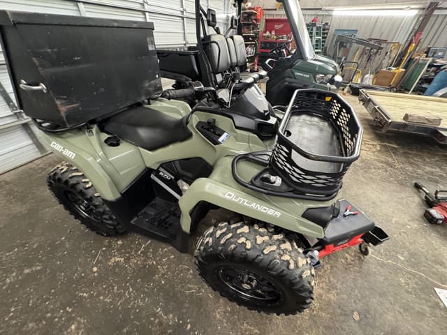 Image of Can-Am Outlander 570 equipment image 4