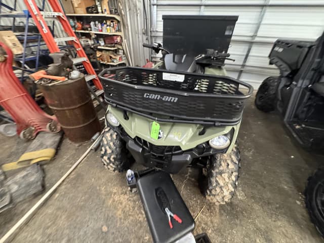 Image of Can-Am Outlander 570 equipment image 2