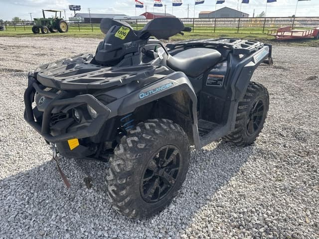 Image of Can-Am Outlander equipment image 1