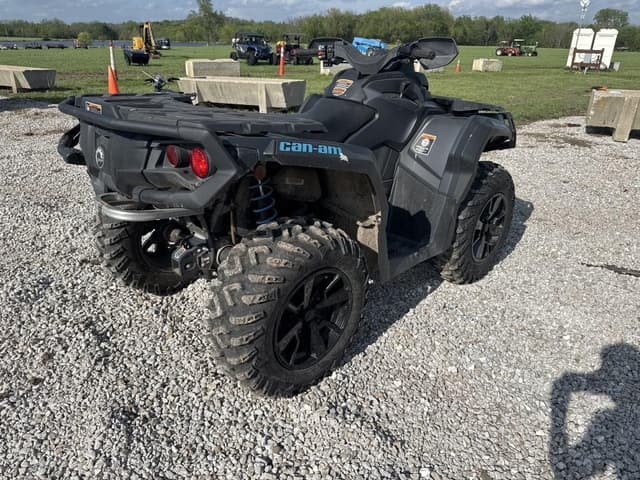 Image of Can-Am Outlander equipment image 2
