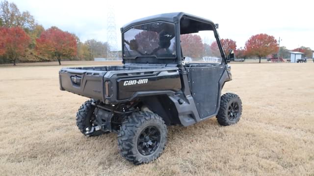 Image of Can-Am Defender HD10 equipment image 2