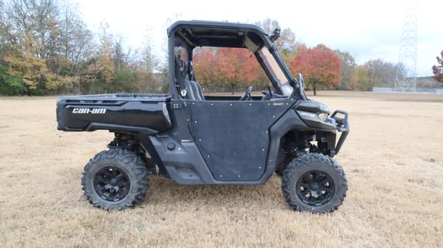 Image of Can-Am Defender HD10 equipment image 1