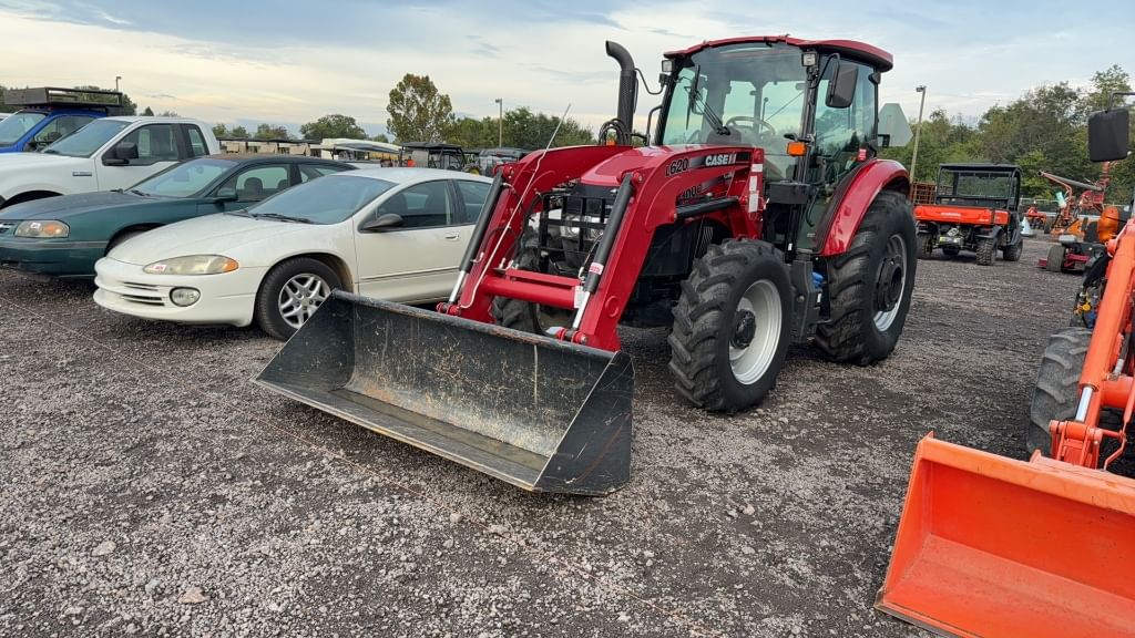 Case IH Farmall 100C Equipment Image0