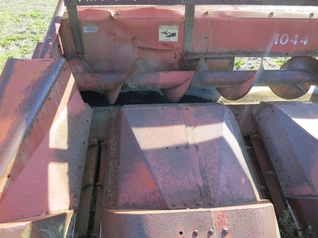 Image of Case 1044 equipment image 3