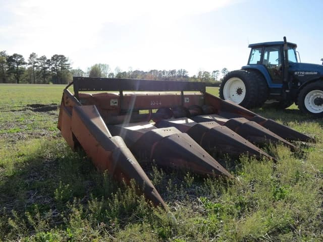 Image of Case 1044 equipment image 2