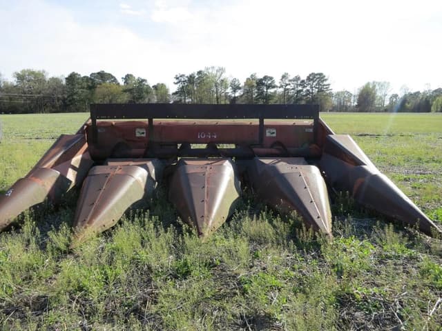 Image of Case 1044 equipment image 1