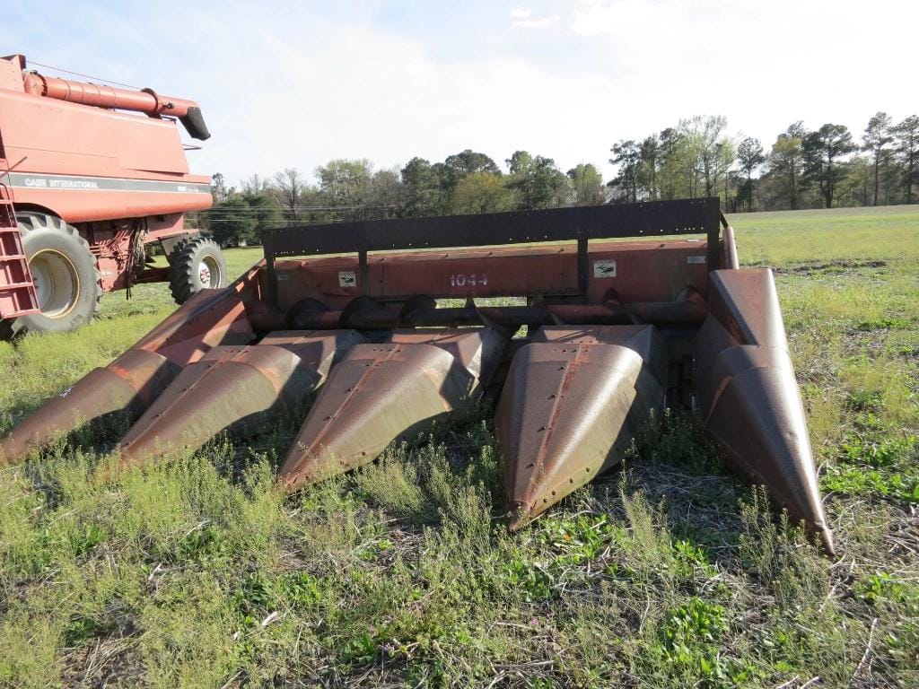 Case 1044 Equipment Image0