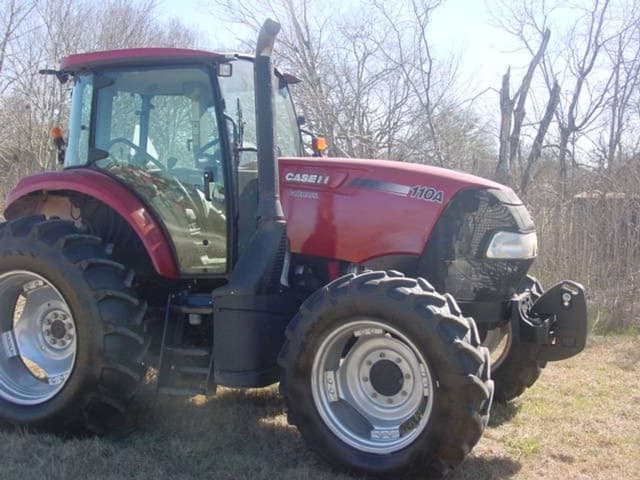 Image of Case IH Farmall 110A equipment image 1