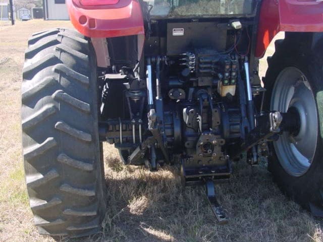 Image of Case IH Farmall 110A equipment image 2