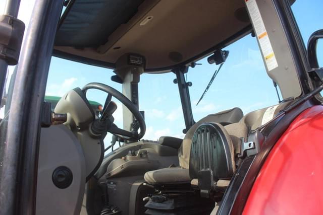 Image of Case IH Farmall 110C equipment image 4