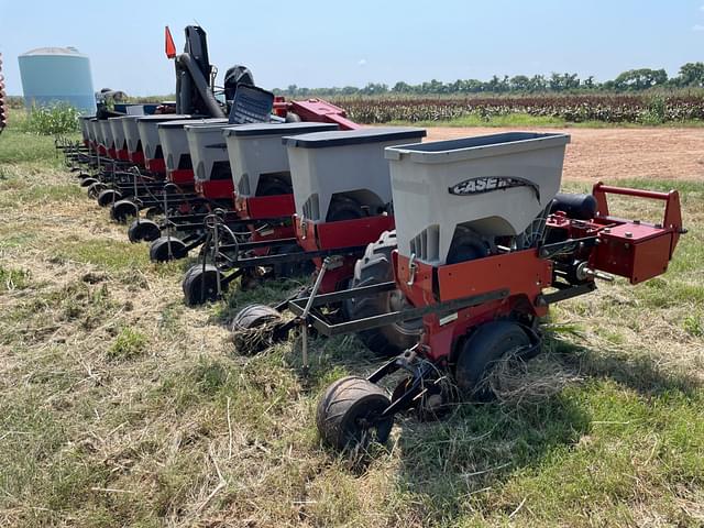 Image of Case IH 1235 equipment image 1