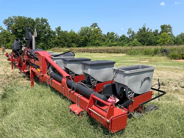 Image of Case IH 1235 equipment image 3