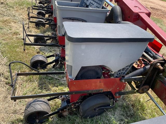 Image of Case IH 1235 equipment image 2